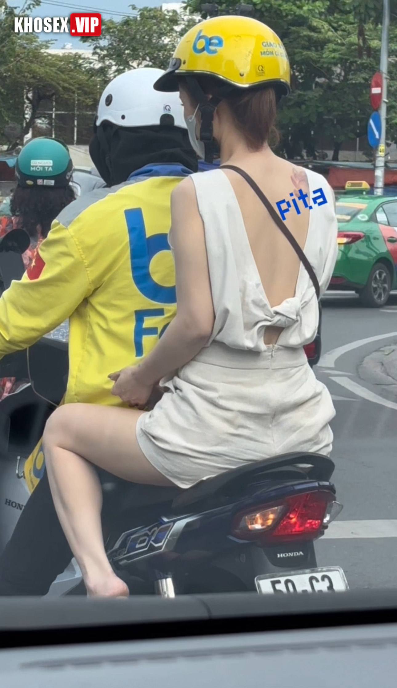 Checker Pita đụ bé Bank Acb có cặp đùi trắng phao - Phần 2 - Hình 01