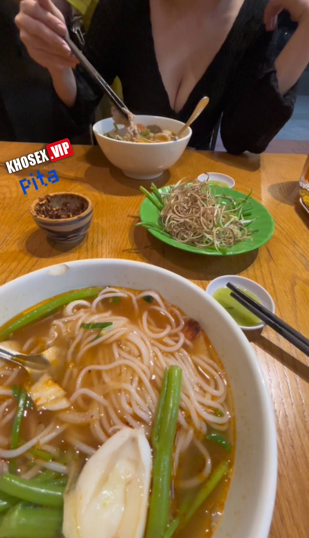 Checker Pita đụ bé Bank Acb có cặp đùi trắng phao - Phần 2 - Hình 02