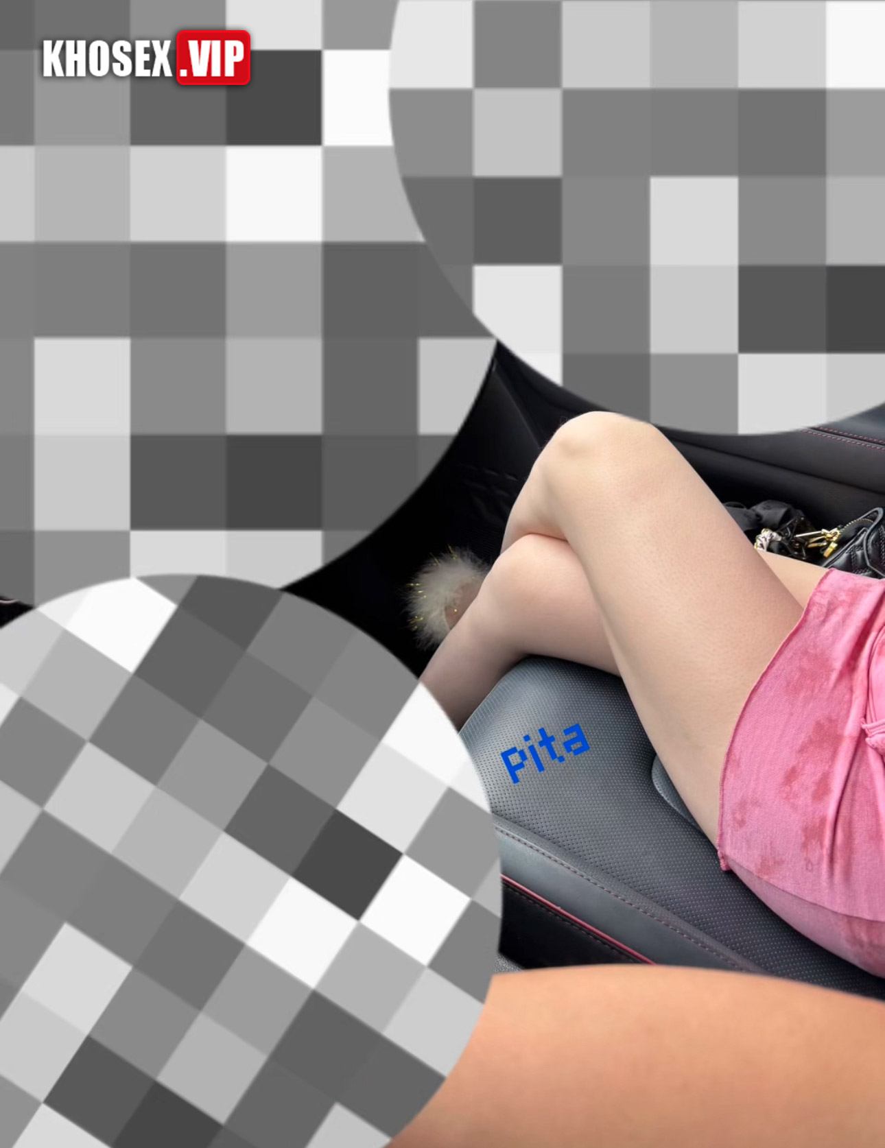 Checker Pita làm 2 nháy với em yêu Bank ACB đùi trắng váy hồng mặc lọt khe đỏ - Phần 1 - Hình 01