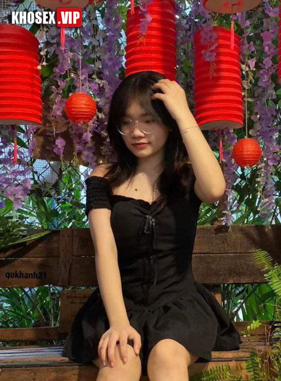 Chịch gái xinh thích BDSM chảy nước lồn trắng xóa - Hình 01