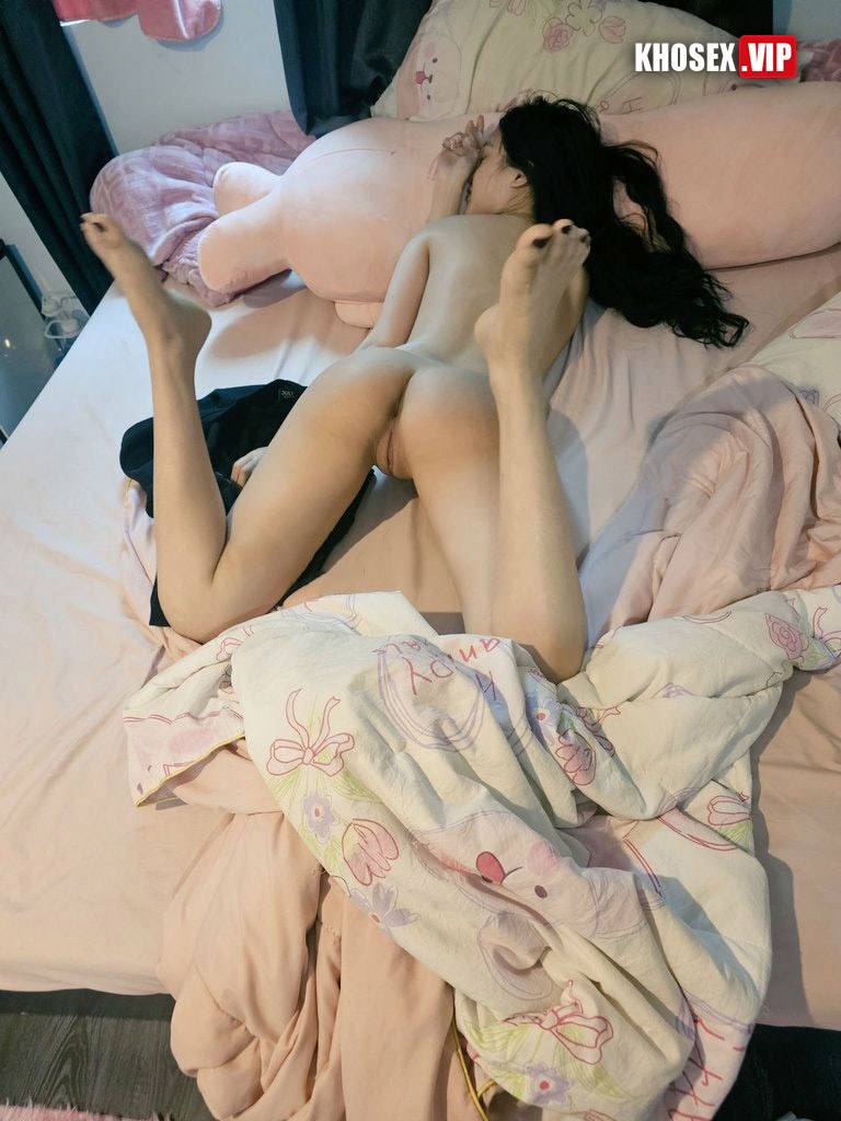 Bé loli mới lớn có sở thích BDSM xuất tinh ngập bướm - Hình 05