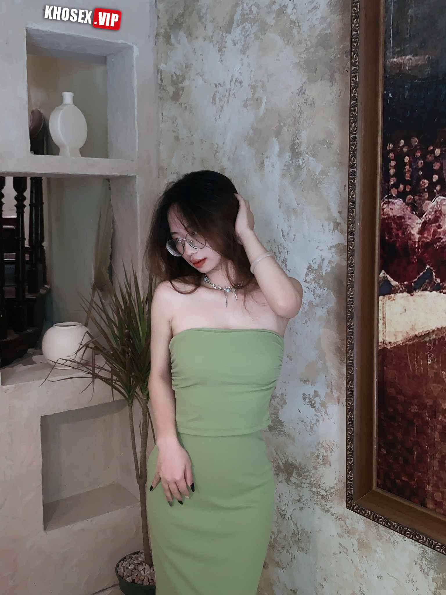 Bé sinh viên kính cận 2k2 dâm đãng lộ clip sex (Full Clip + Pic) - Hình 05