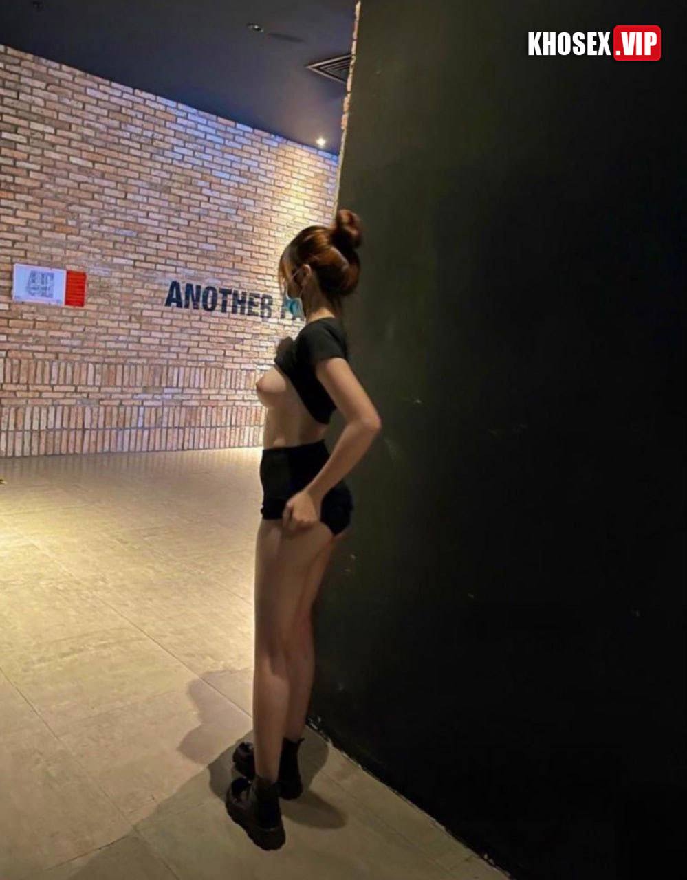 Clip sex em bé đào babipeachyy thả rông ở rạp chiếu phim và chịch lút cán trong khách sạn (Full Clip + Pic) - Hình 03