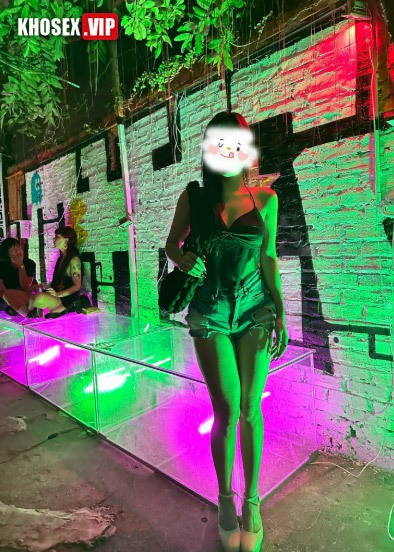 Đi Bar gạ địt em gái dâm body múp ngon (Full Clip + Pic) - P2 - Hình 03