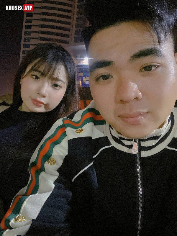 Địt em người yêu chubby đang sướng mà anh cứ móc 5 Địt em người yêu chubby đang sướng mà anh cứ móc - Hình 01