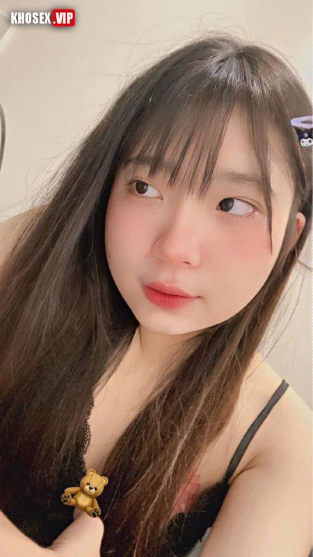 Địt em người yêu chubby đang sướng mà anh cứ móc 6 Địt em người yêu chubby đang sướng mà anh cứ móc - Hình 02