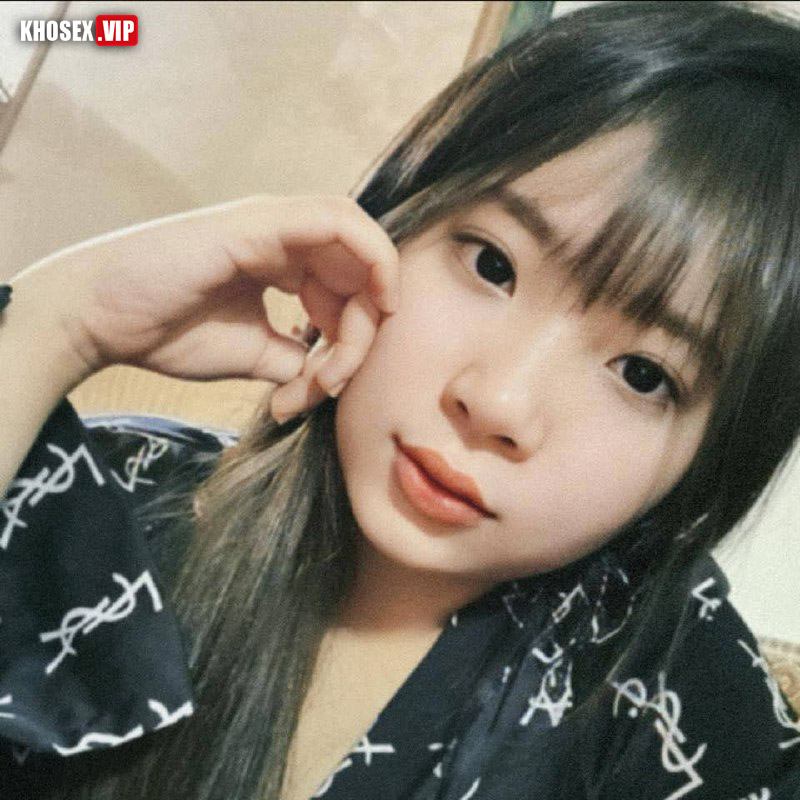 Địt em người yêu chubby đang sướng mà anh cứ móc 8 Địt em người yêu chubby đang sướng mà anh cứ móc - Hình 04