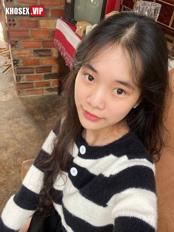 Lộ clip sex em Tiktoker váy hồng địt với người yêu nước nôi lênh láng - Hình 01