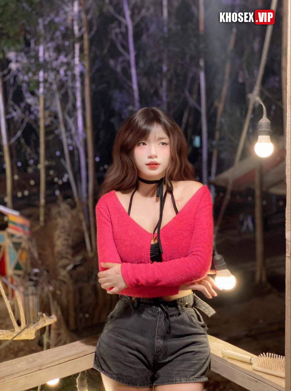 Lộ clip sex Hot Girl Ngọc Trâm cực dâm loạn với bạn trai - Hình 02