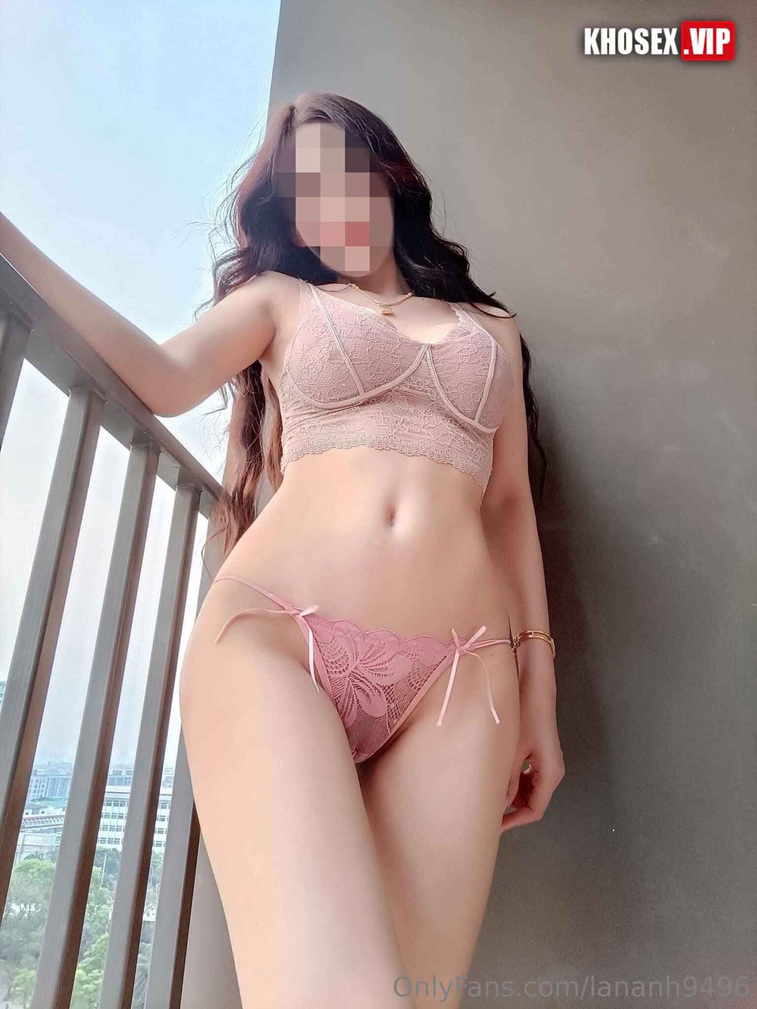 Clip sex vkcklananh9496 cuồng dâm lọt khe đỏ xẻ đáy bị em trai chịch rên la - Hình 03