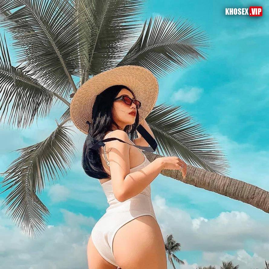 Clip sex vkcklananh9496 cuồng dâm lọt khe đỏ xẻ đáy bị em trai chịch rên la - Hình 09