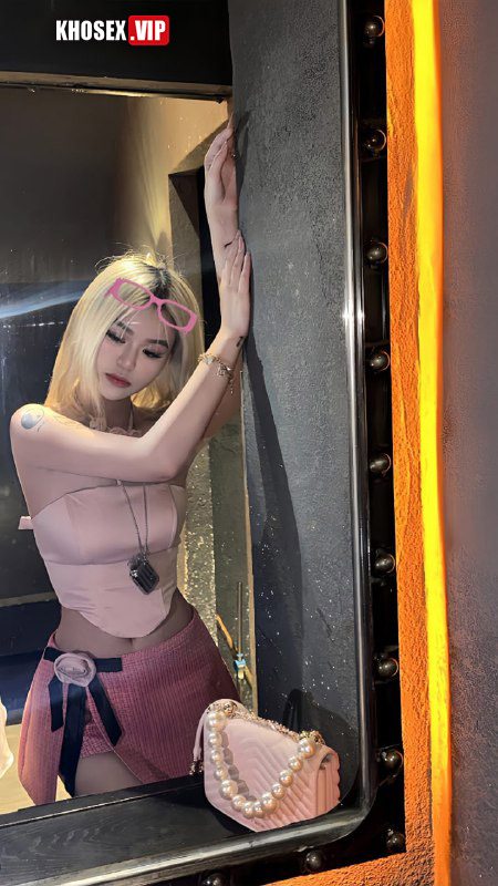 Lộ clip sex Đình Minh Thư gái mới lớn với cặp mông to tròn ngon - Hình 02