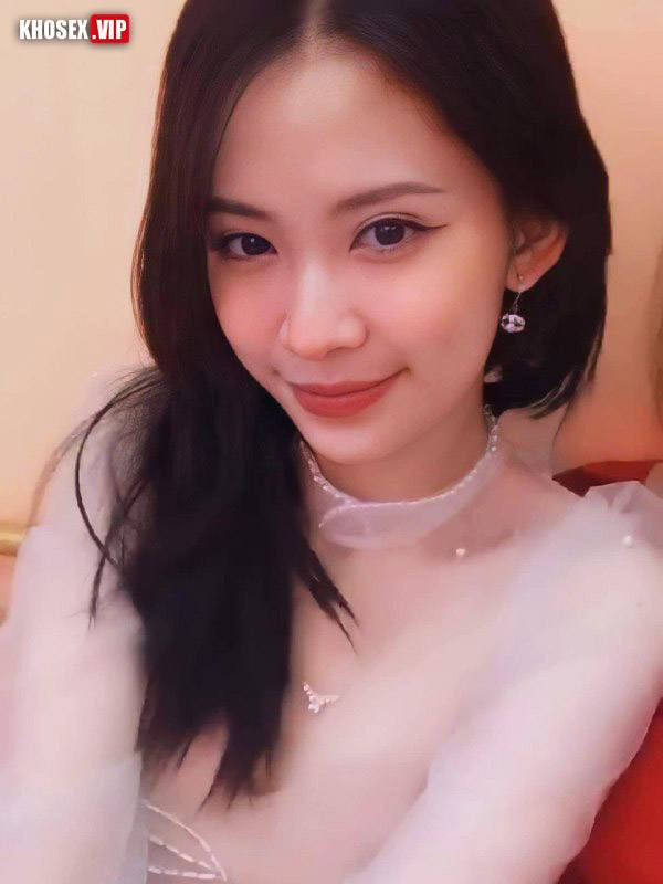 Lộ clip sex Nguyễn Vy cu găm bi như thế này em đụ mới sướng - Hình 02