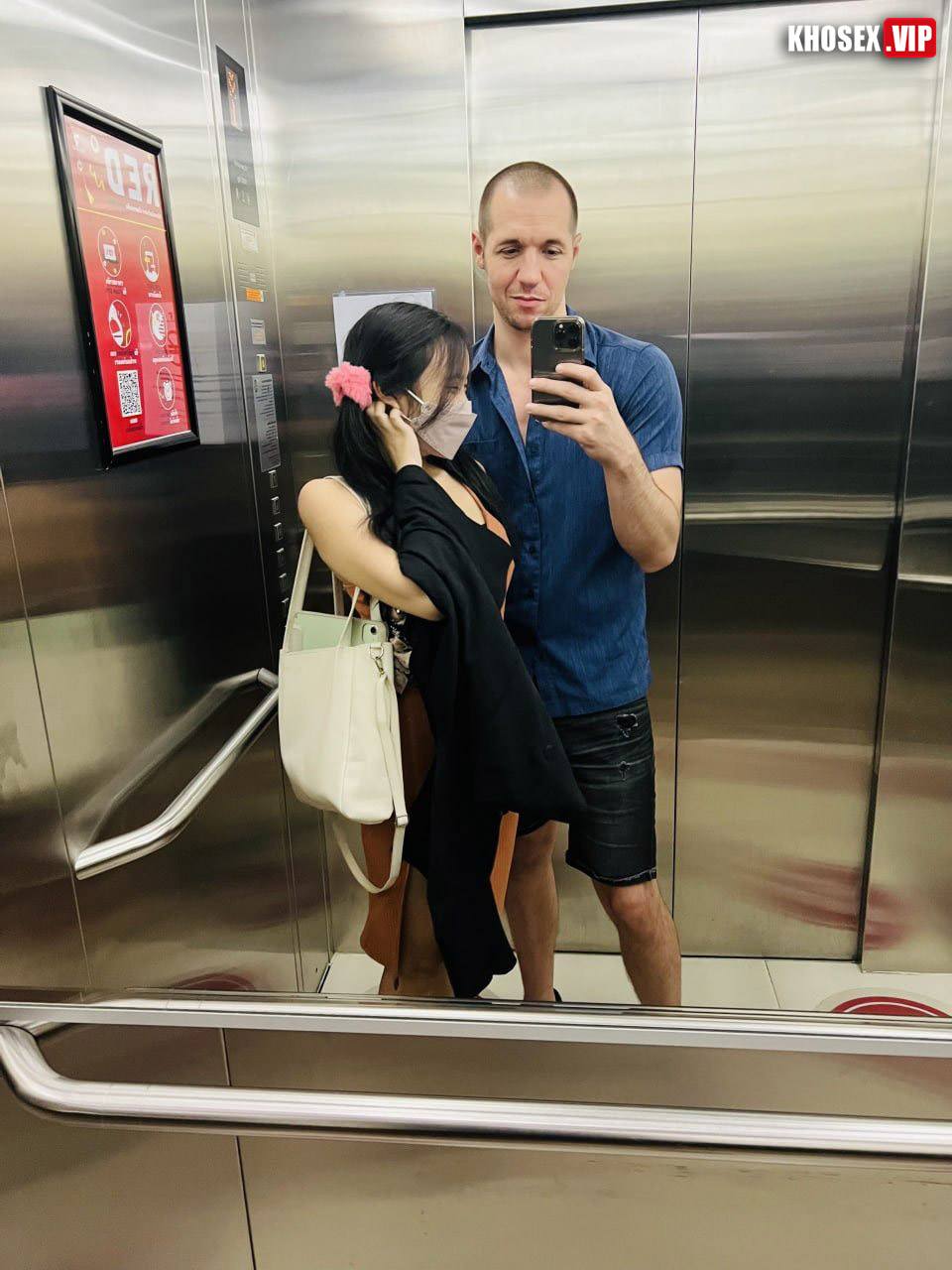 Clip sex Tây trọc Travelvids chịch em gái loli Malaysia xinh - Hình 01