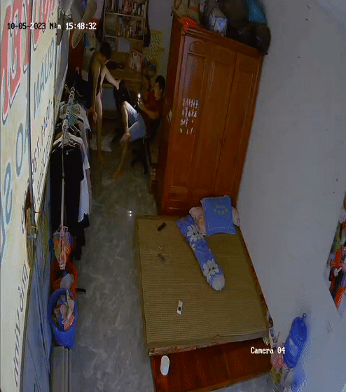 Hack camera em gái chủ shop quần áo ở Vinh bị chồng nứng cặc đòi địt xem mà như là bị hiếp dâm vậy (Full) - Phần 2 8 Hack camera em gái chủ shop quần áo ở Vinh bị chồng nứng cặc đòi địt xem mà như là bị hiếp dâm vậy (Full) - Phần 2 - Hình 04