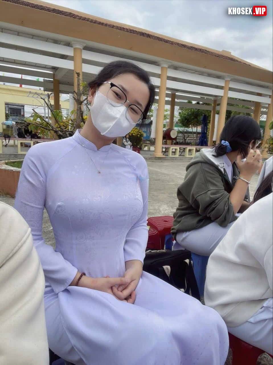 Thanh niên địt nhau với em học sinh cấp 3 mặc áo dài - Hình 01