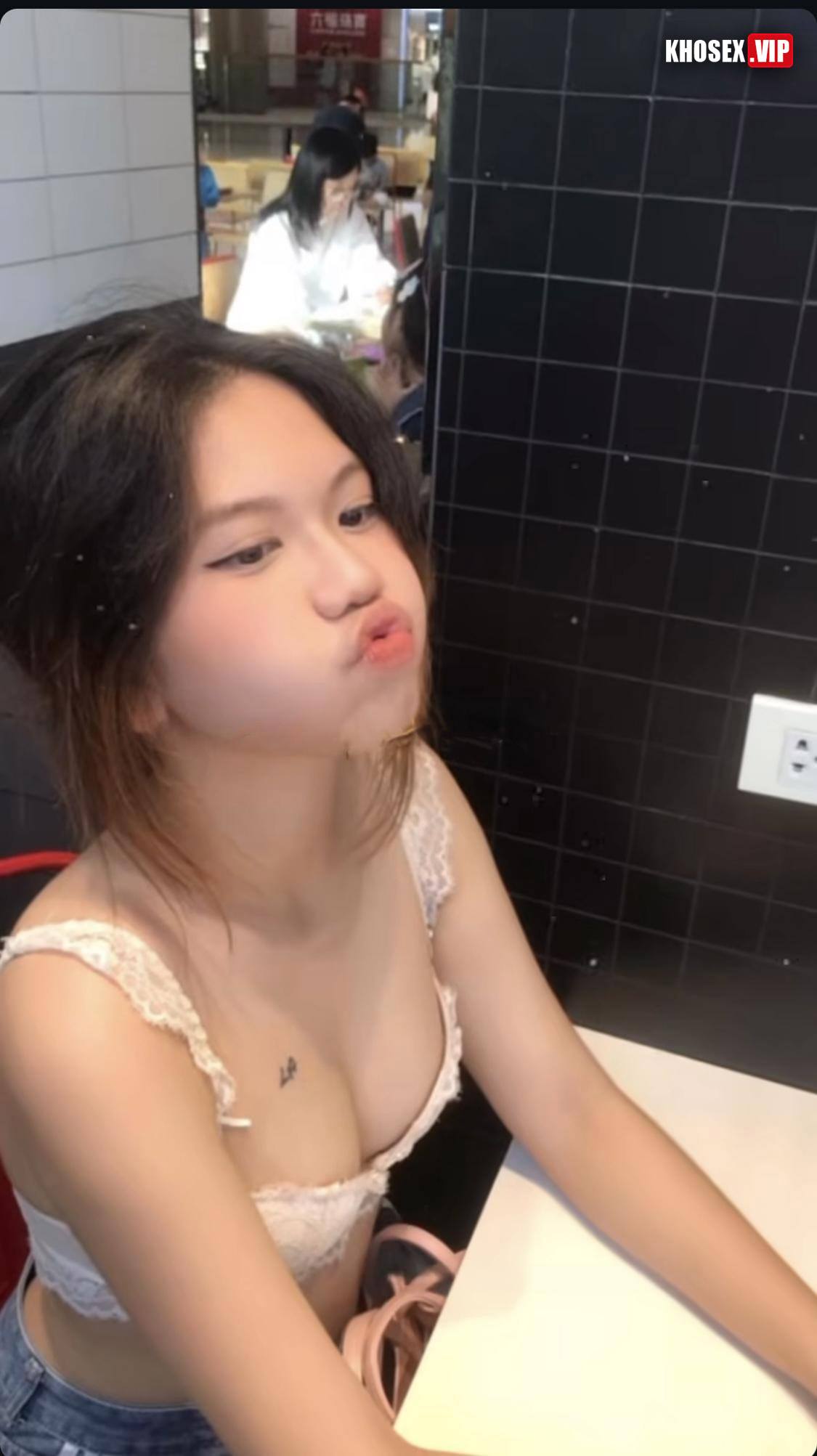 Lộ clip sex Hà My 2k5 học cấp 3 THPT Trương Định - Hình 04