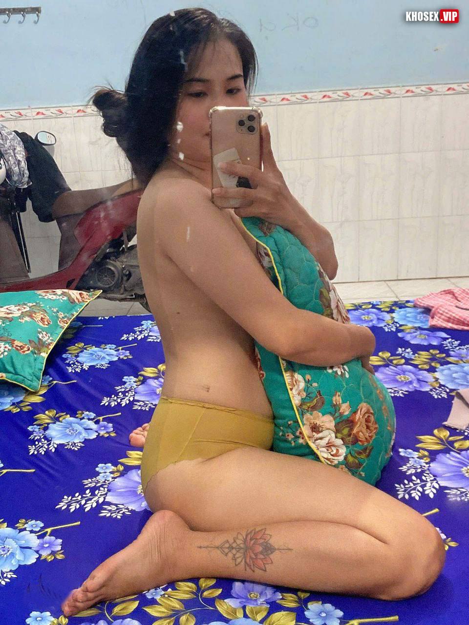 Chồng địt phê quá vợ cầm luôn điện thoại để quay - Hình 07