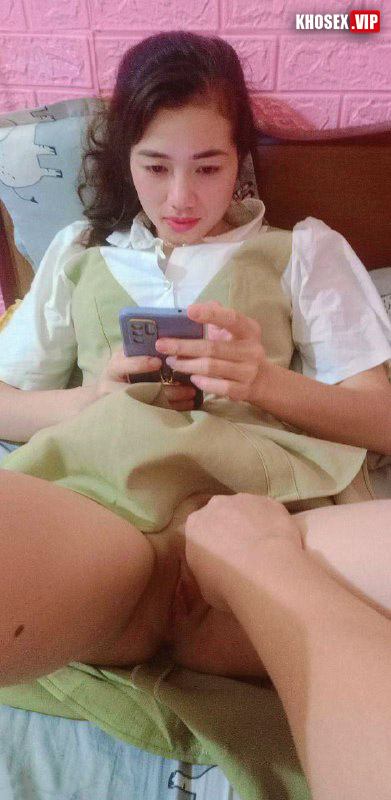 Em đang nấu ăn mà anh kéo váy em lên chịch ngay tại bếp – Phần 3 - Hình 03