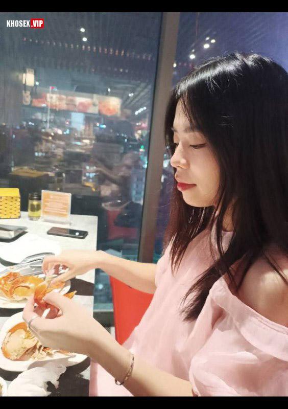 Gái xinh anh đụ sưng cả bím xuất trong - Hình 02