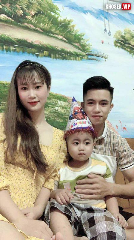 Thanh niên xăm trổ địt mạnh vào chiếc lồn dâm của vợ - Hình 01