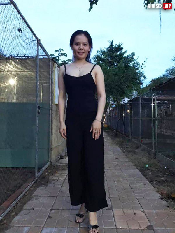 Vợ dâm quá chồng rủ bạn về chơi some con vợ rên la cực nứng - Hình 03