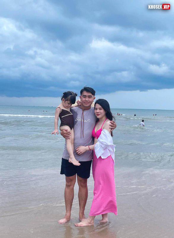 Vợ mới đẻ xong mấy hôm chồng đè ra chịch không tha 11 Vợ mới đẻ xong mấy hôm chồng đè ra chịch không tha - Hình 01