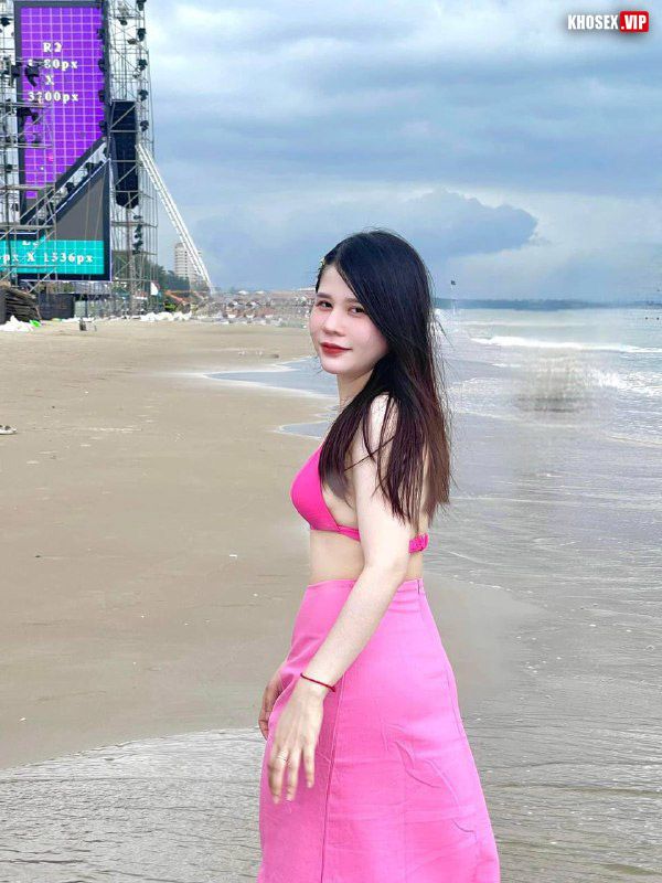 Vợ mới đẻ xong mấy hôm chồng đè ra chịch không tha 12 Vợ mới đẻ xong mấy hôm chồng đè ra chịch không tha - Hình 02