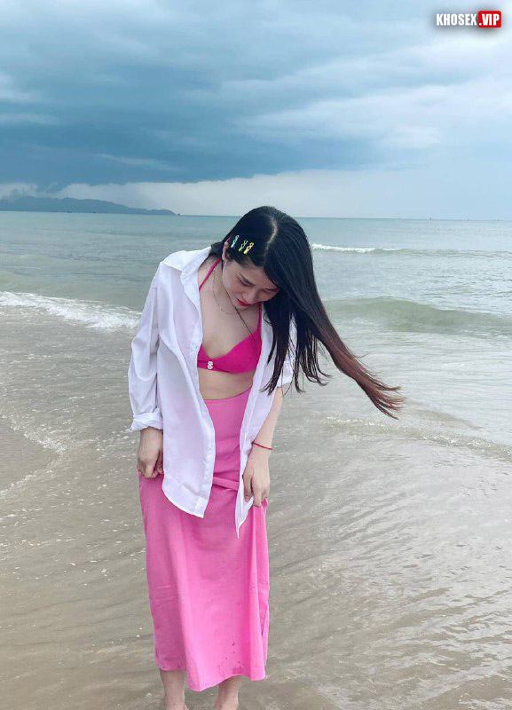 Vợ mới đẻ xong mấy hôm chồng đè ra chịch không tha 15 Vợ mới đẻ xong mấy hôm chồng đè ra chịch không tha - Hình 05