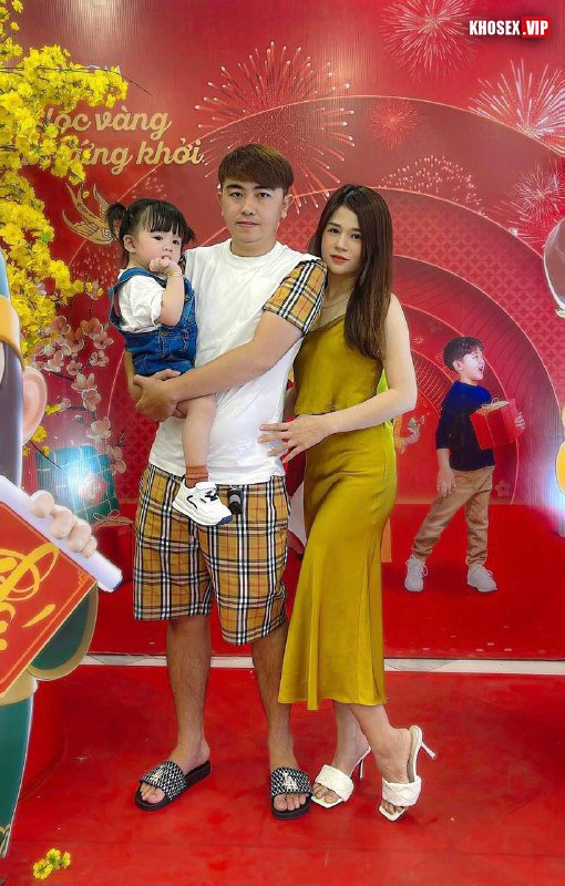 Vợ mới đẻ xong mấy hôm chồng đè ra chịch không tha 16 Vợ mới đẻ xong mấy hôm chồng đè ra chịch không tha - Hình 06