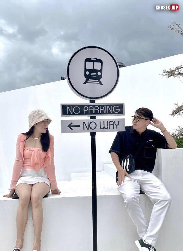 Vợ mới đẻ xong mấy hôm chồng đè ra chịch không tha 18 Vợ mới đẻ xong mấy hôm chồng đè ra chịch không tha - Hình 08