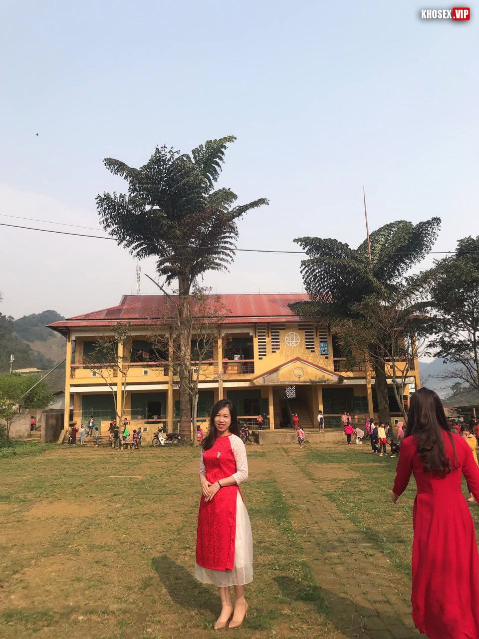 Clip sex Cô giáo Tây Bắc mặc áo dài đỏ địt với chồng cực dâm (Full Clip + Pic) - Hình 44