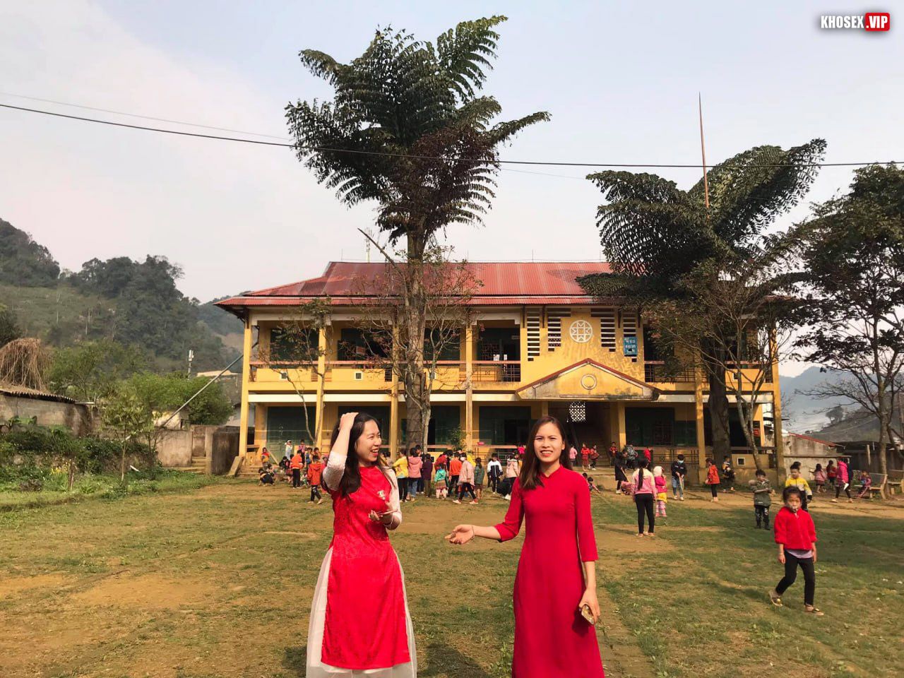 Clip sex Cô giáo Tây Bắc mặc áo dài đỏ địt với chồng cực dâm (Full Clip + Pic) - Hình 45