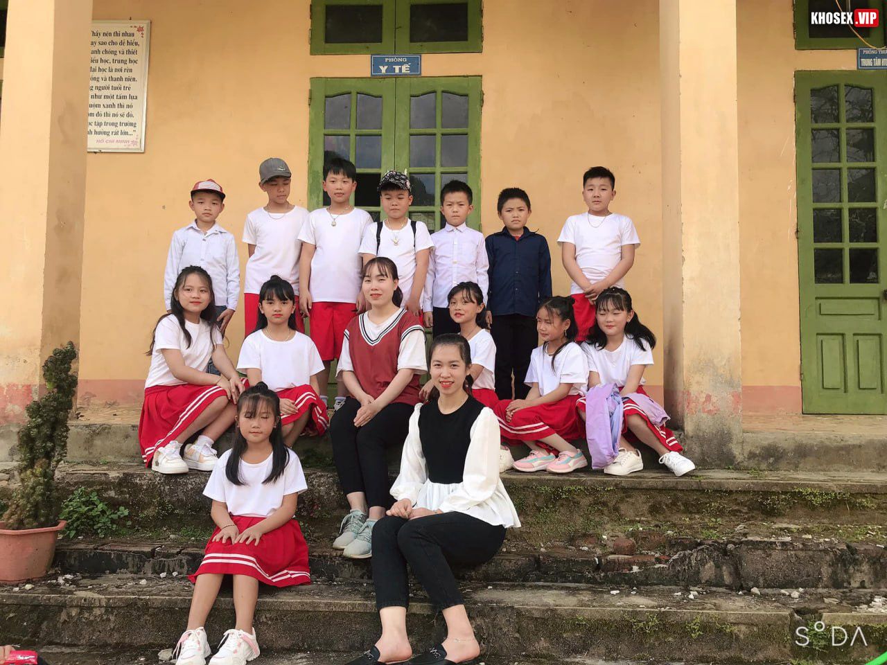 Clip sex Cô giáo Tây Bắc mặc áo dài đỏ địt với chồng cực dâm (Full Clip + Pic) - Hình 47