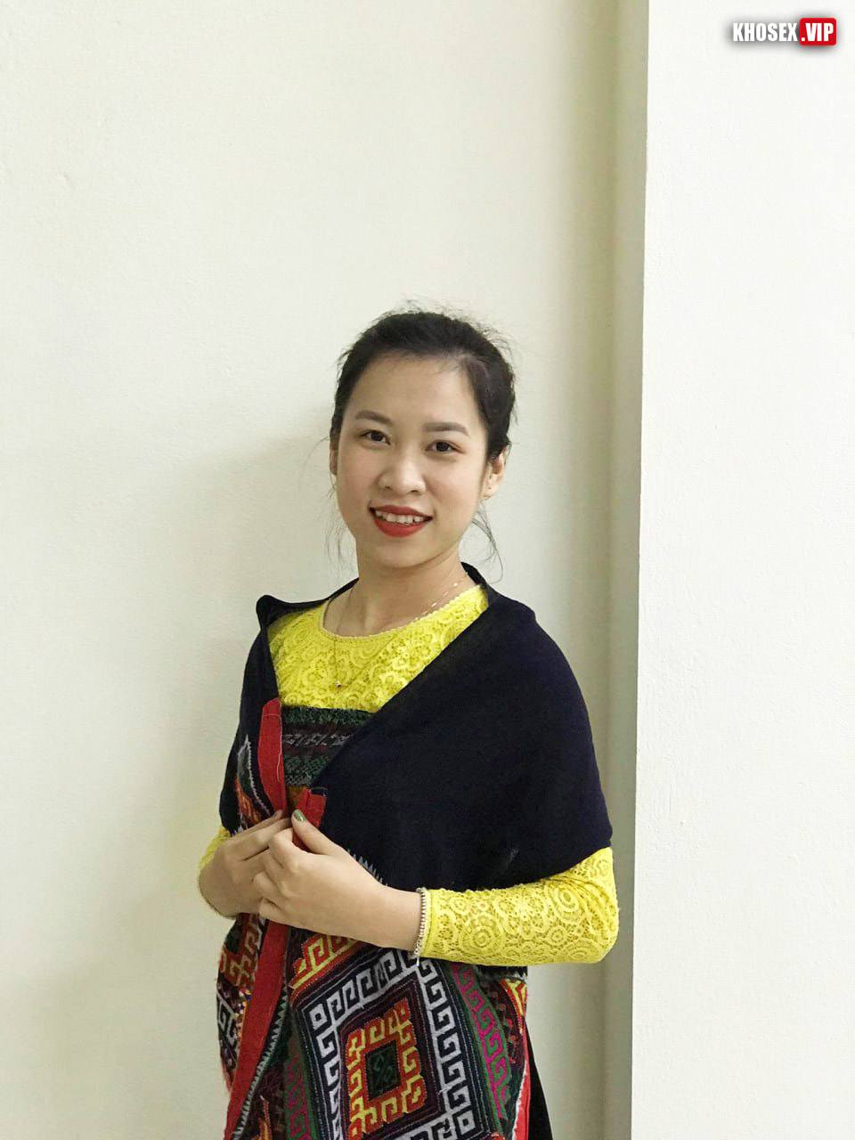 Clip sex Cô giáo Tây Bắc mặc áo dài đỏ địt với chồng cực dâm (Full Clip + Pic) - Hình 50