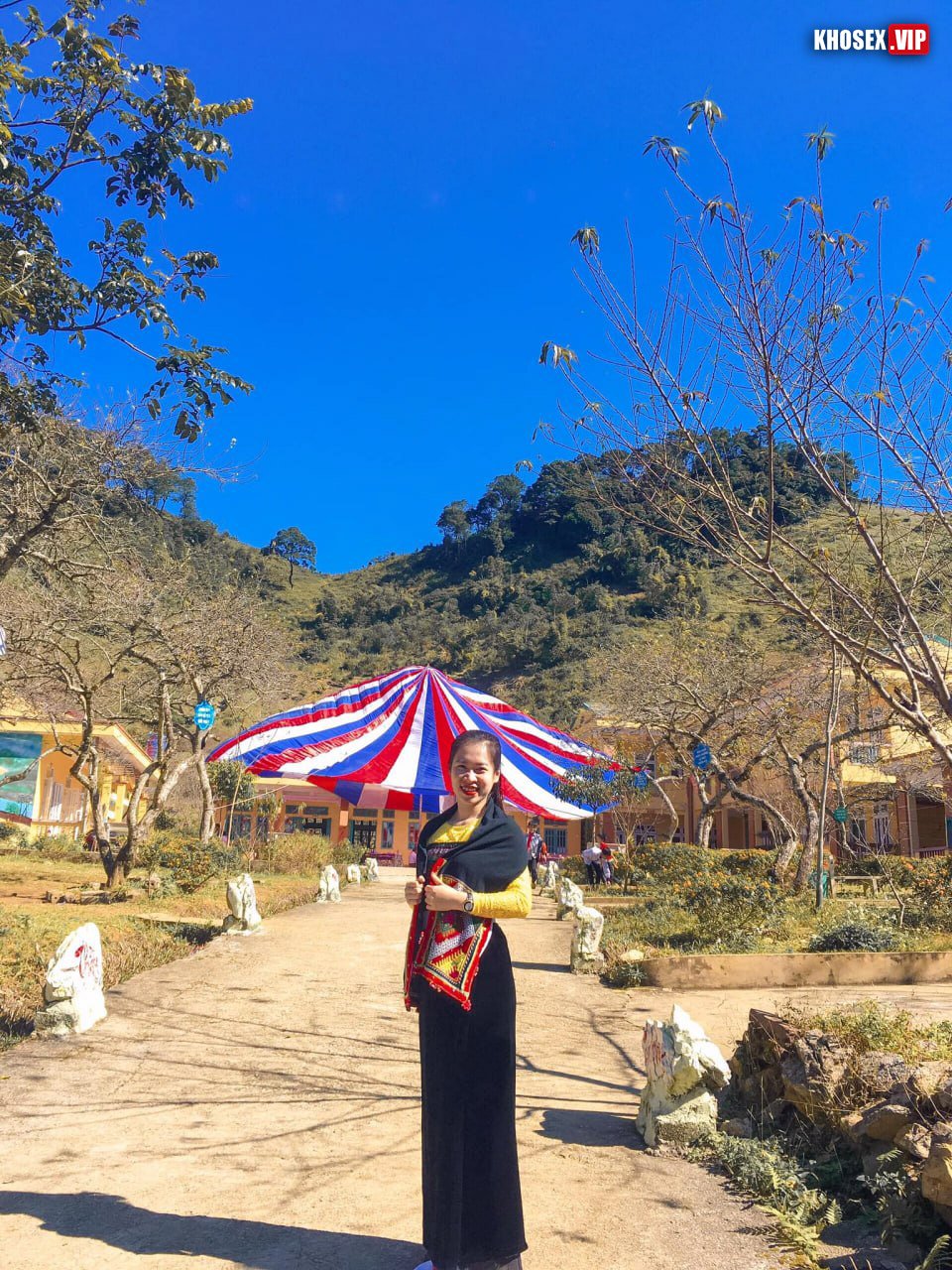 Clip sex Cô giáo Tây Bắc mặc áo dài đỏ địt với chồng cực dâm (Full Clip + Pic) - Hình 52