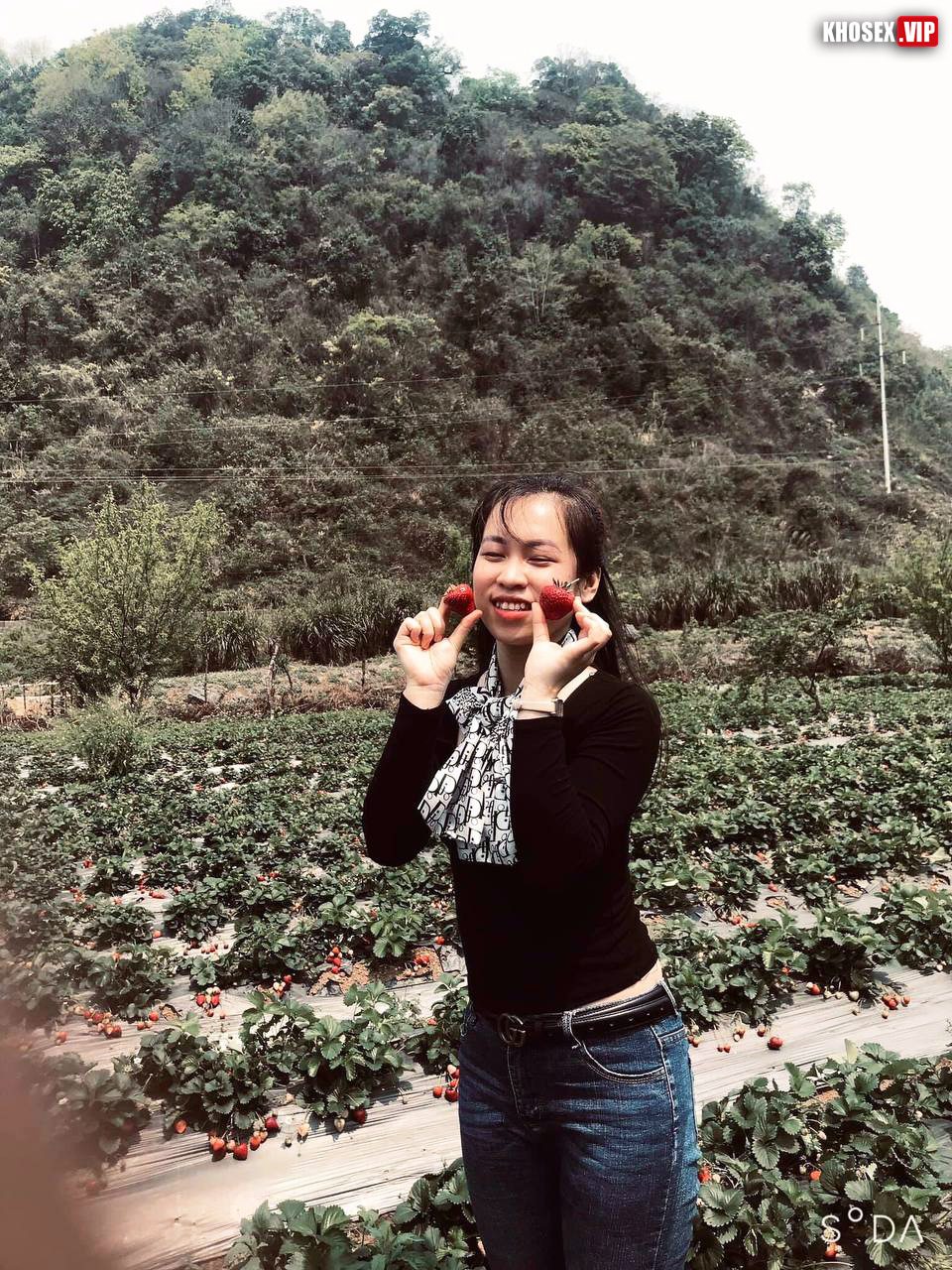 Clip sex Cô giáo Tây Bắc mặc áo dài đỏ địt với chồng cực dâm (Full Clip + Pic) - Hình 53