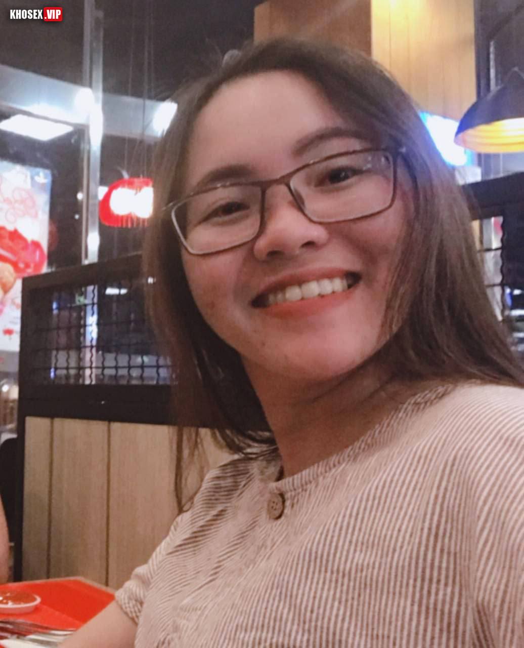 Đụ em nhân viên văn phòng đeo kính sướng rên rỉ rồi gạ em xuất trong (Full Clip + Pic) - Hình 08