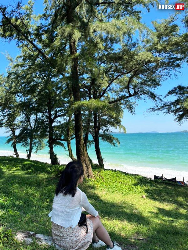 Đụ nằm sấp em sinh viên đeo kính dâm đãng làm em sướng rên rỉ - Hình 06