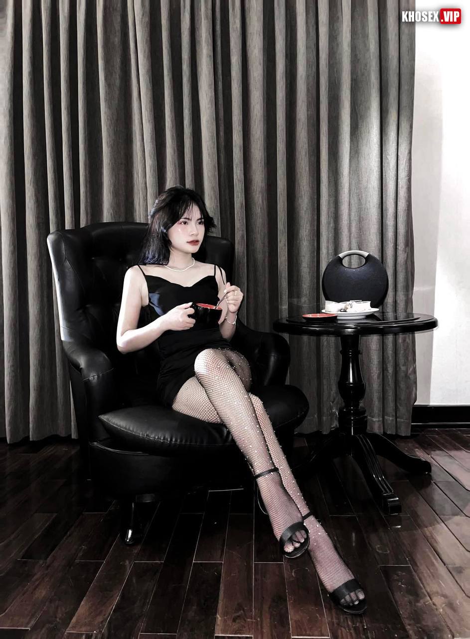 Đụ úp thìa em gái xinh ra nước lênh láng vì sướng - Hình 02