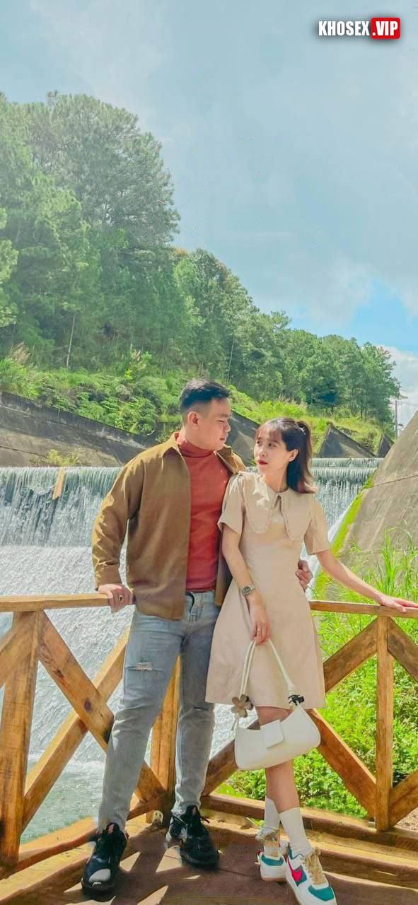 Lộ clip sex cặp vợ chồng đụ khẩu dâm trên ghế tình yêu - Hình 02