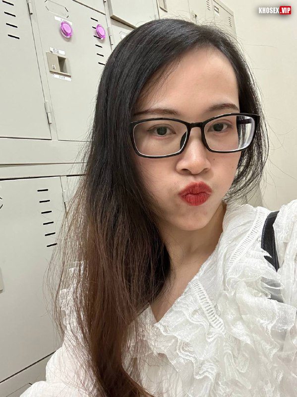 Lộ clip sex đụ em người yêu đeo kính có cái lồn dâm cực múp (Full Clip + Pic) - Hình 01