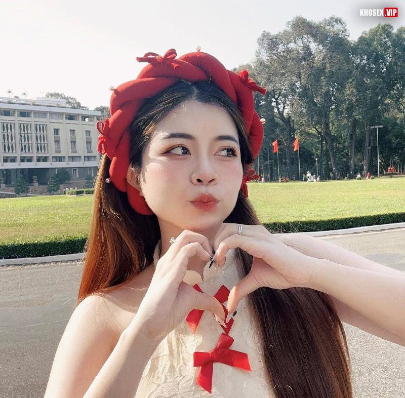 Chịch em ghệ lồn dâm cực xinh kêu to - Hình 01