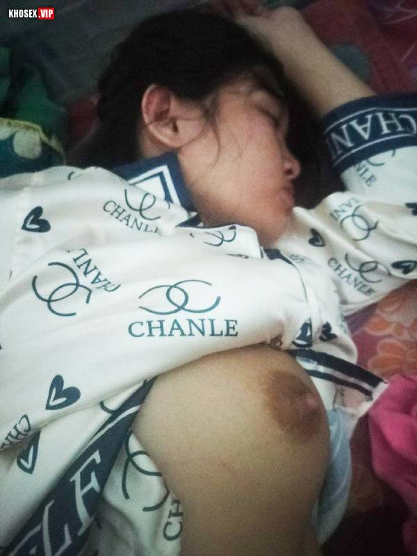 Vợ đang ngủ say chồng vạch quần ra địt cho đỡ nứng - Phần 2 (Full Pic + Clip) - Hình 31