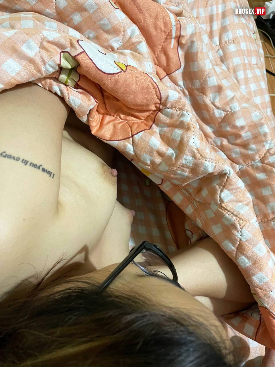 Chịch em kính cận dâm đãng bú cu điêu luyện (Full Clip + Pic) - Hình 14