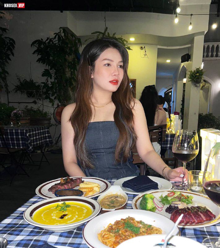 Lấy em về rồi mới biết em quá dâm - Hình 04