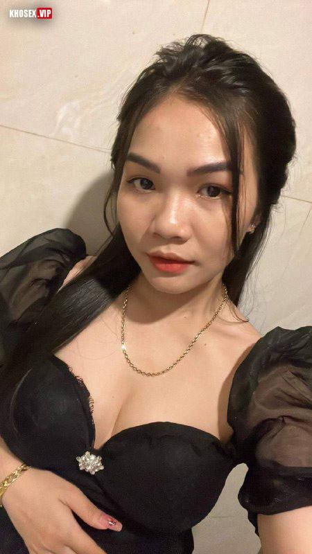 Lấy em về rồi mới biết em quá dâm - Hình 08