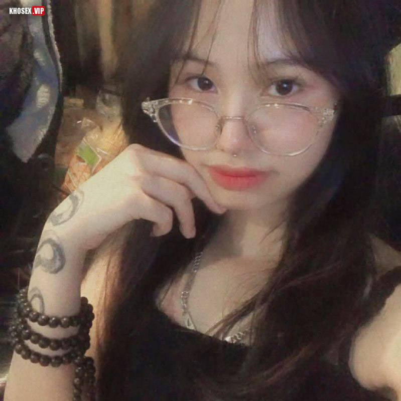 Vén váy em lên mà đụ không kịp cởi quần - Hình 01