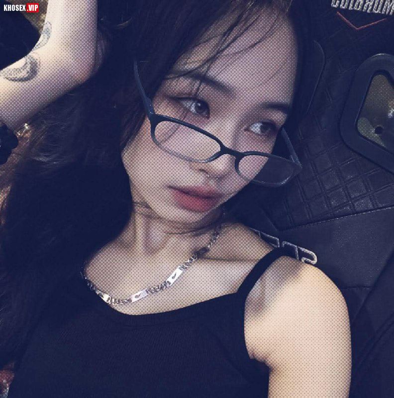 Vén váy em lên mà đụ không kịp cởi quần - Hình 02