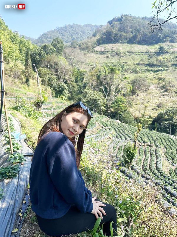 Vợ dâm lồn múp thích cosplay khi chịch – Phần 2 - Hình 01